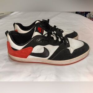 EUC men’s NIKE SB Alleyoop Black & Red skateboarding shoes. Size 14. CJ0882-102